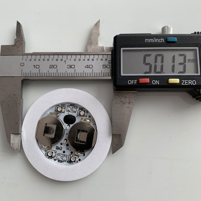 أضواء LED ملصق زجاجة كوستر ODM مع 2 × CR1220 بطارية مادة ثنائي الفينيل متعدد الكلور 2