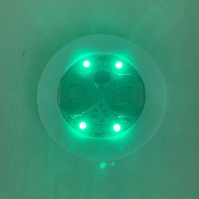 أضواء LED ملصق زجاجة كوستر ODM مع 2 × CR1220 بطارية مادة ثنائي الفينيل متعدد الكلور 6