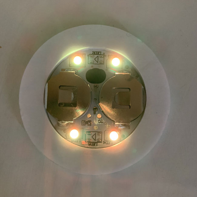 أضواء LED ملصق زجاجة كوستر ODM مع 2 × CR1220 بطارية مادة ثنائي الفينيل متعدد الكلور 9